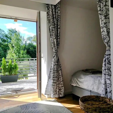 Nowy Z Tarasem I Samodzielnym Wejsciem - Sowia *